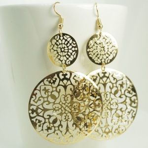 NWOT Filigree Gold Disc-shaped Earrings 🌞